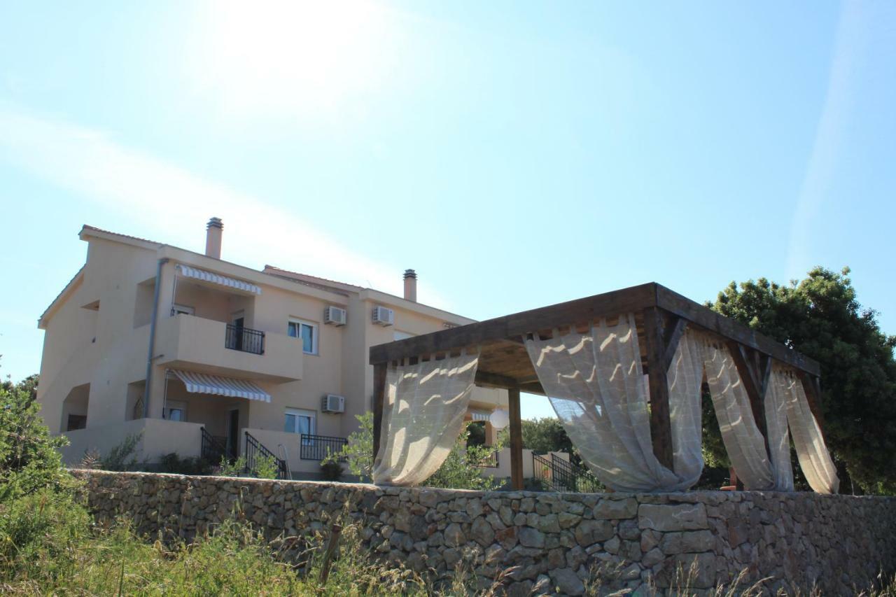 Apartments Karla I Ivano Mandre Exterior photo